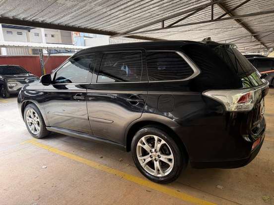 MITSUBISHI-OUTLANDER-3.0 GT 4X4 V6 24V GASOLINA 4P AUTOMÁTICO MITSUBISHI-OUTLANDER-2014