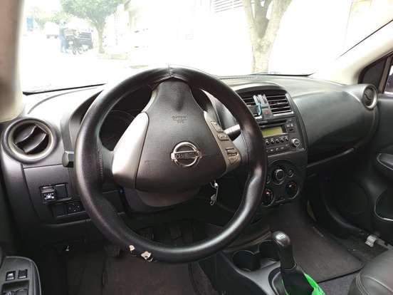 NISSAN-VERSA-2019