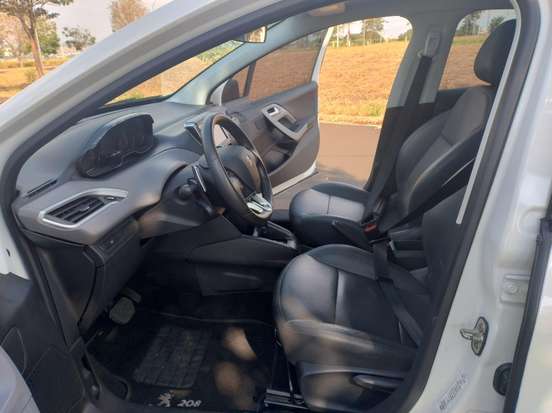 PEUGEOT-208-2017