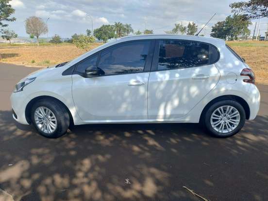 PEUGEOT-208-2017