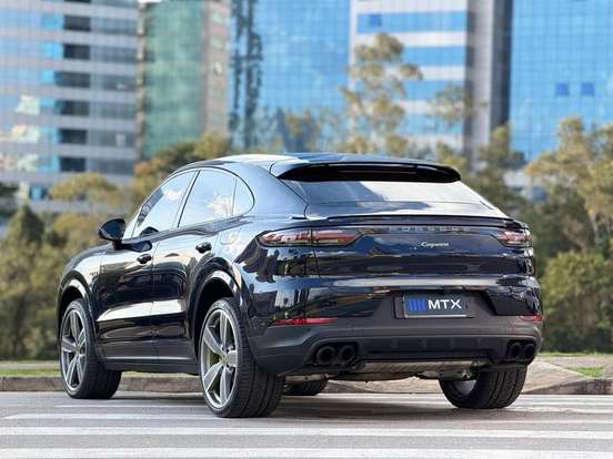 PORSCHE-CAYENNE-2022
