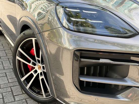 PORSCHE-CAYENNE-2025