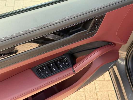 PORSCHE-CAYENNE-2025