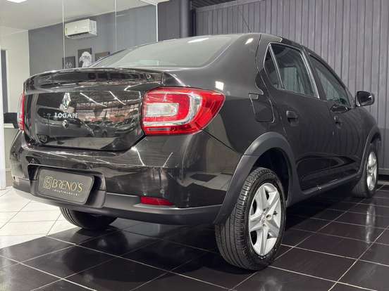 RENAULT-LOGAN-2021