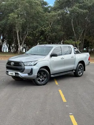 TOYOTA HILUX 2.8 D-4D TURBO DIESEL CD SR 4X4 AUTOMÁTICO TOYOTA HILUX 2.8 D-4D TURBO DIESEL CD SR 4X4 AUTOMÁTICO