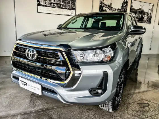 TOYOTA HILUX 2.8 D-4D TURBO DIESEL CD SRV 4X4 AUTOMÁTICO TOYOTA HILUX 2.8 D-4D TURBO DIESEL CD SRV 4X4 AUTOMÁTICO