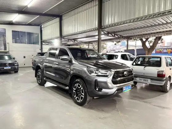 TOYOTA HILUX 2.8 D-4D TURBO DIESEL CD SRV 4X4 AUTOMÁTICO TOYOTA HILUX 2.8 D-4D TURBO DIESEL CD SRV 4X4 AUTOMÁTICO