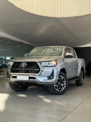TOYOTA HILUX 2.8 D-4D TURBO DIESEL CD SRV 4X4 AUTOMÁTICO