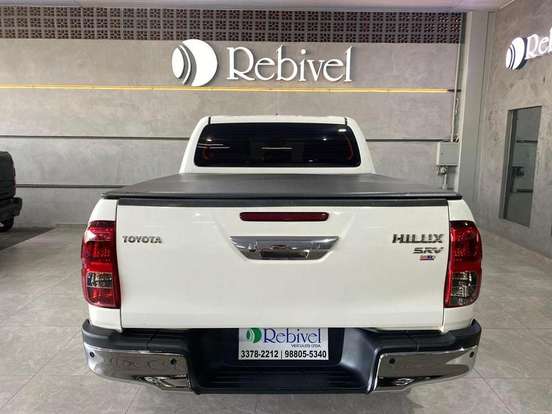 TOYOTA-HILUX-2021