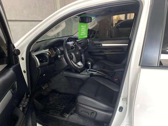 TOYOTA-HILUX-2021