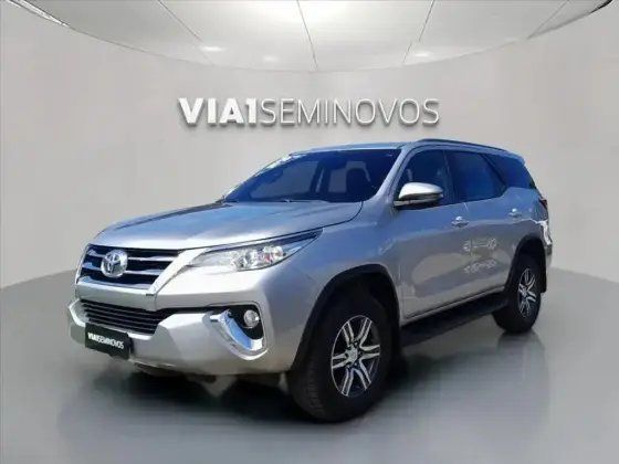 TOYOTA HILUX SW4 2.7 SRV 7 LUGARES 4X2 16V FLEX 4P AUTOMÁTICO TOYOTA HILUX SW4 2.7 SRV 7 LUGARES 4X2 16V FLEX 4P AUTOMÁTICO