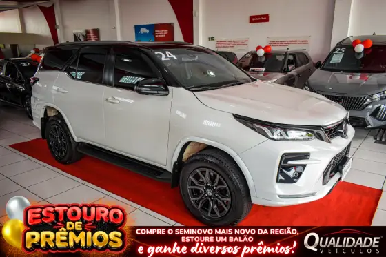 TOYOTA HILUX SW4 2.8 D-4D TURBO DIESEL GR-S 7L 4X4 AUTOMÁTICO
