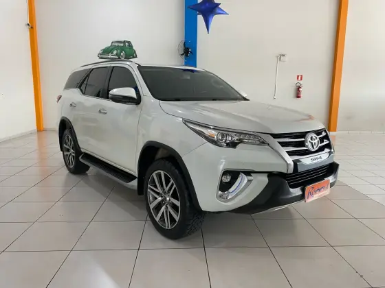 TOYOTA HILUX SW4 2.8 SRX 4X4 16V TURBO INTERCOOLER DIESEL 4P AUTOMÁTICO