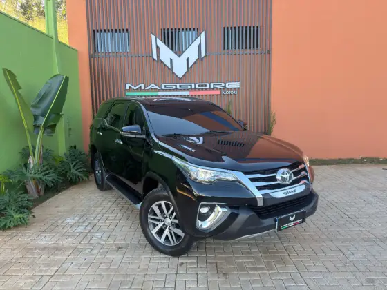 TOYOTA HILUX SW4 2.8 SRX 4X4 16V TURBO INTERCOOLER DIESEL 4P AUTOMÁTICO TOYOTA HILUX SW4 2.8 SRX 4X4 16V TURBO INTERCOOLER DIESEL 4P AUTOMÁTICO