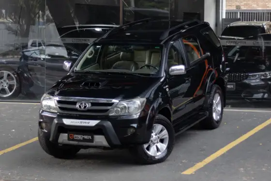 TOYOTA HILUX SW4 3.0 SRV 4X4 16V TURBO INTERCOOLER DIESEL 4P AUTOMÁTICO