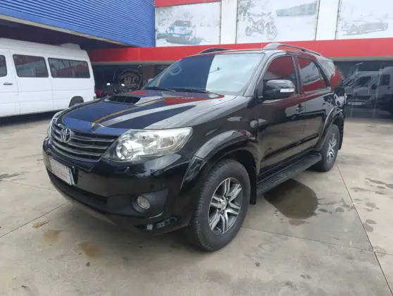 TOYOTA HILUX SW4 3.0 SRV 4X4 7 LUGARES 16V TURBO INTERCOOLER DIESEL 4P AUTOMÁTICO TOYOTA HILUX SW4 3.0 SRV 4X4 7 LUGARES 16V TURBO INTERCOOLER DIESEL 4P AUTOMÁTICO