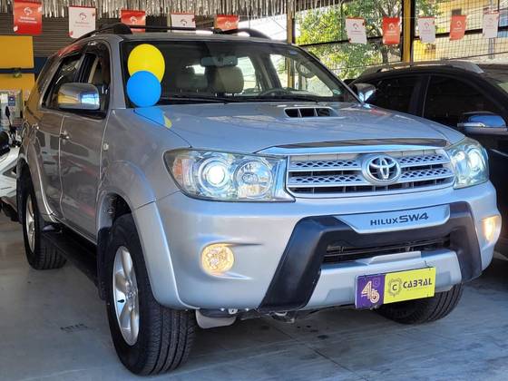 TOYOTA HILUX SW4 3.0 SRV 4X4 7 LUGARES 16V TURBO INTERCOOLER DIESEL 4P AUTOMÁTICO