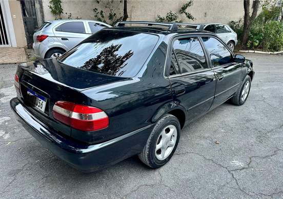 TOYOTA-COROLLA-2001