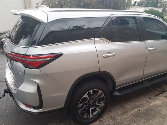 TOYOTA HILUX SW4 2.8 D-4D TURBO DIESEL SRX PLATINUM 4X4 AUTOMÁTICO