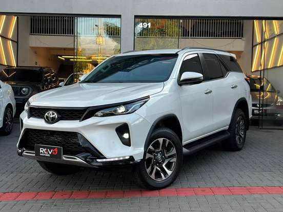 TOYOTA-HILUX SW4-2025