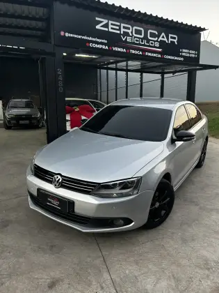 VOLKSWAGEN JETTA 2.0 COMFORTLINE FLEX 4P MANUAL