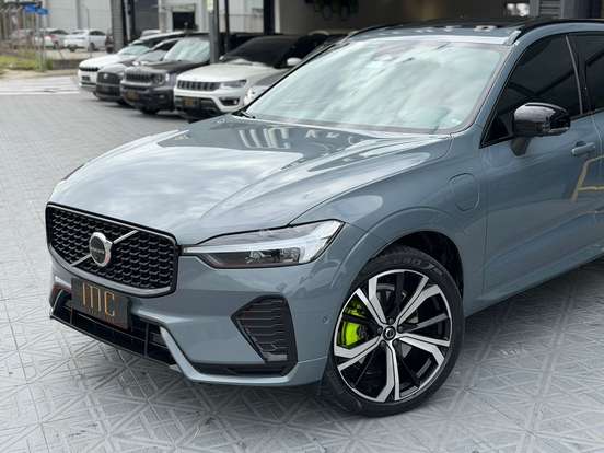 VOLVO-XC60-2023