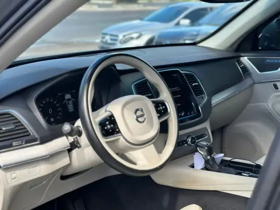 VOLVO-XC90-2019