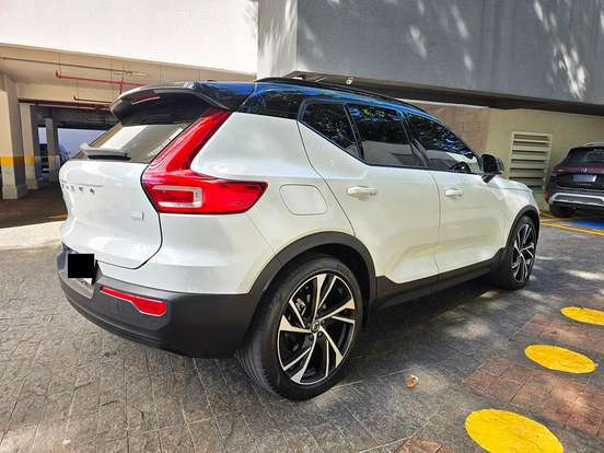 VOLVO-XC40-2021