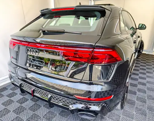 AUDI-RS Q8-2025