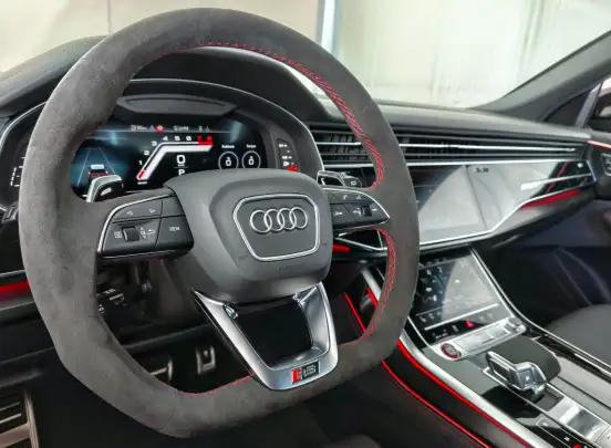 AUDI-RS Q8-2025