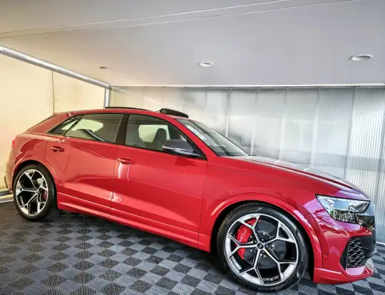 AUDI-RS Q8-2025