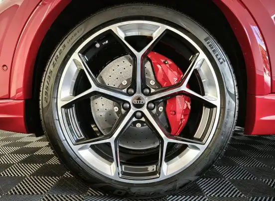 AUDI-RS Q8-2025