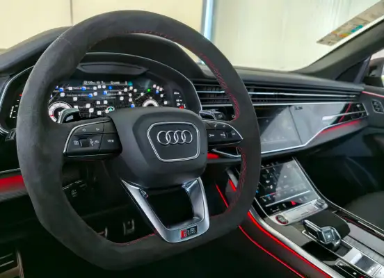 AUDI-RS Q8-2025