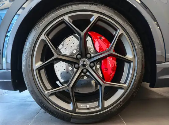 AUDI-RS Q8-2025
