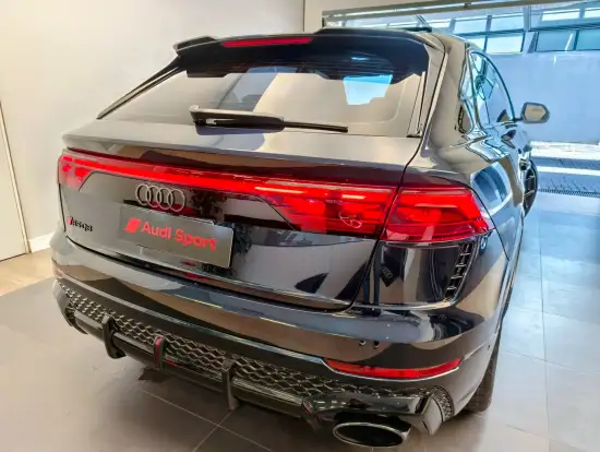 AUDI-RS Q8-2025