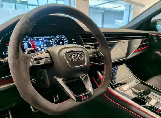 AUDI-RS Q8-2025