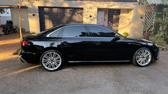 AUDI-A4-2022