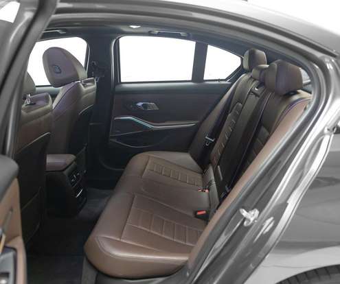 BMW-320i-2021