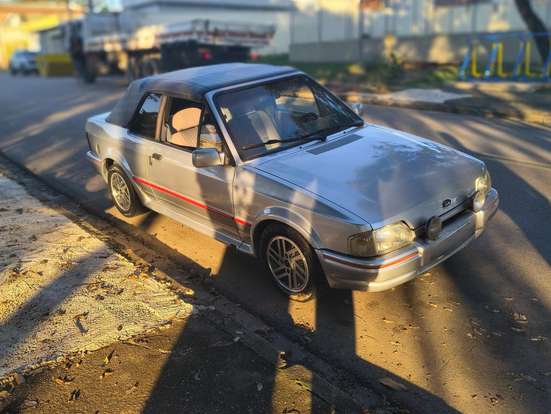 FORD-ESCORT-1990