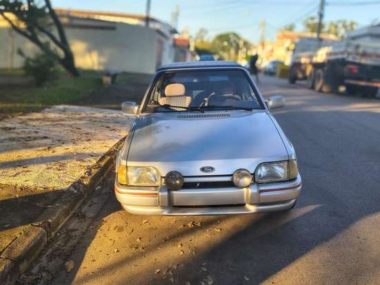 FORD-ESCORT-1990