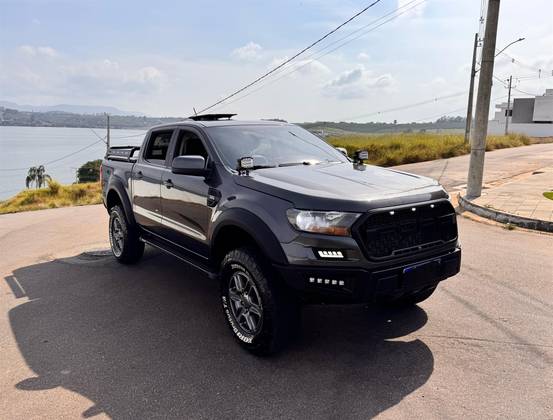 FORD RANGER 2.2 XLS 4X4 CD 16V DIESEL 4P AUTOMÁTICO