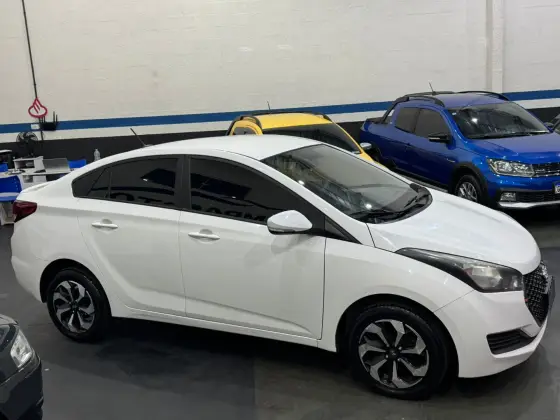 HYUNDAI HB20S 1.6 COMFORT PLUS 16V FLEX 4P AUTOMÁTICO HYUNDAI HB20S 1.6 COMFORT PLUS 16V FLEX 4P AUTOMÁTICO