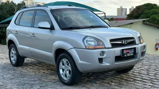 HYUNDAI TUCSON 2.0 MPFI GL 16V 2WD GASOLINA 4P AUTOMÁTICO HYUNDAI TUCSON 2.0 MPFI GL 16V 2WD GASOLINA 4P AUTOMÁTICO