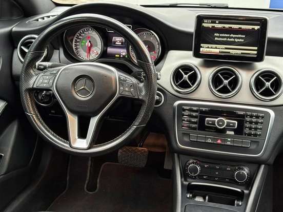 MERCEDES-BENZ-CLA 200-2014