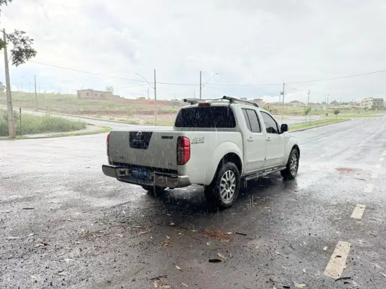 NISSAN FRONTIER 2.5 SL 4X4 CD TURBO ELETRONIC DIESEL 4P AUTOMÁTICO NISSAN FRONTIER 2.5 SL 4X4 CD TURBO ELETRONIC DIESEL 4P AUTOMÁTICO