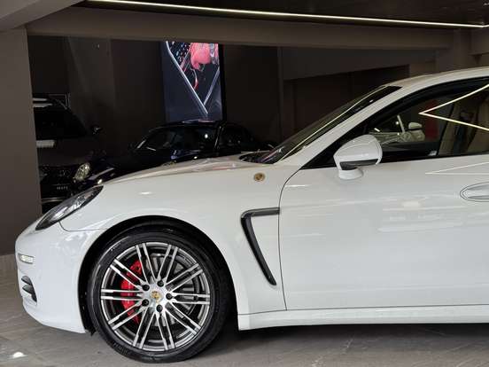 PORSCHE-PANAMERA-2015