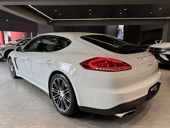 PORSCHE-PANAMERA-2015
