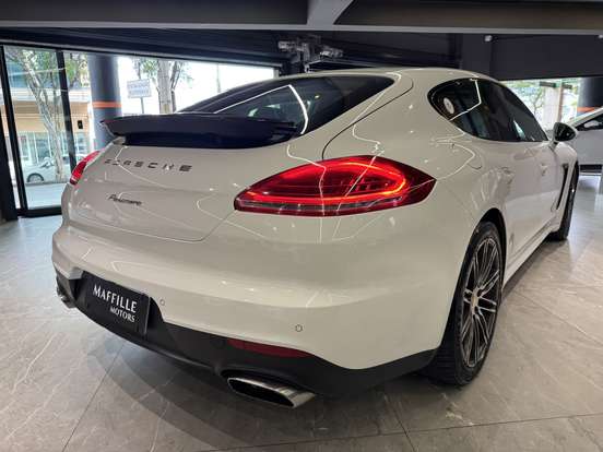 PORSCHE-PANAMERA-2015