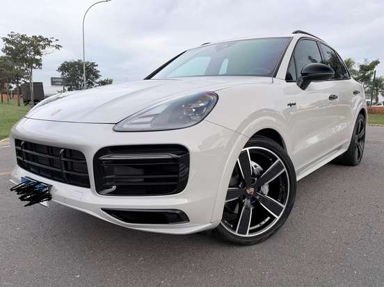 PORSCHE-CAYENNE-2022