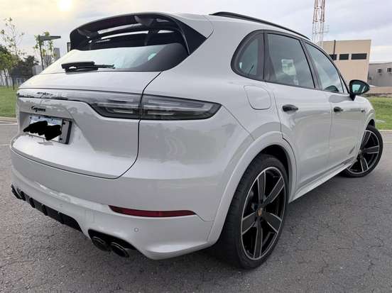PORSCHE-CAYENNE-2022